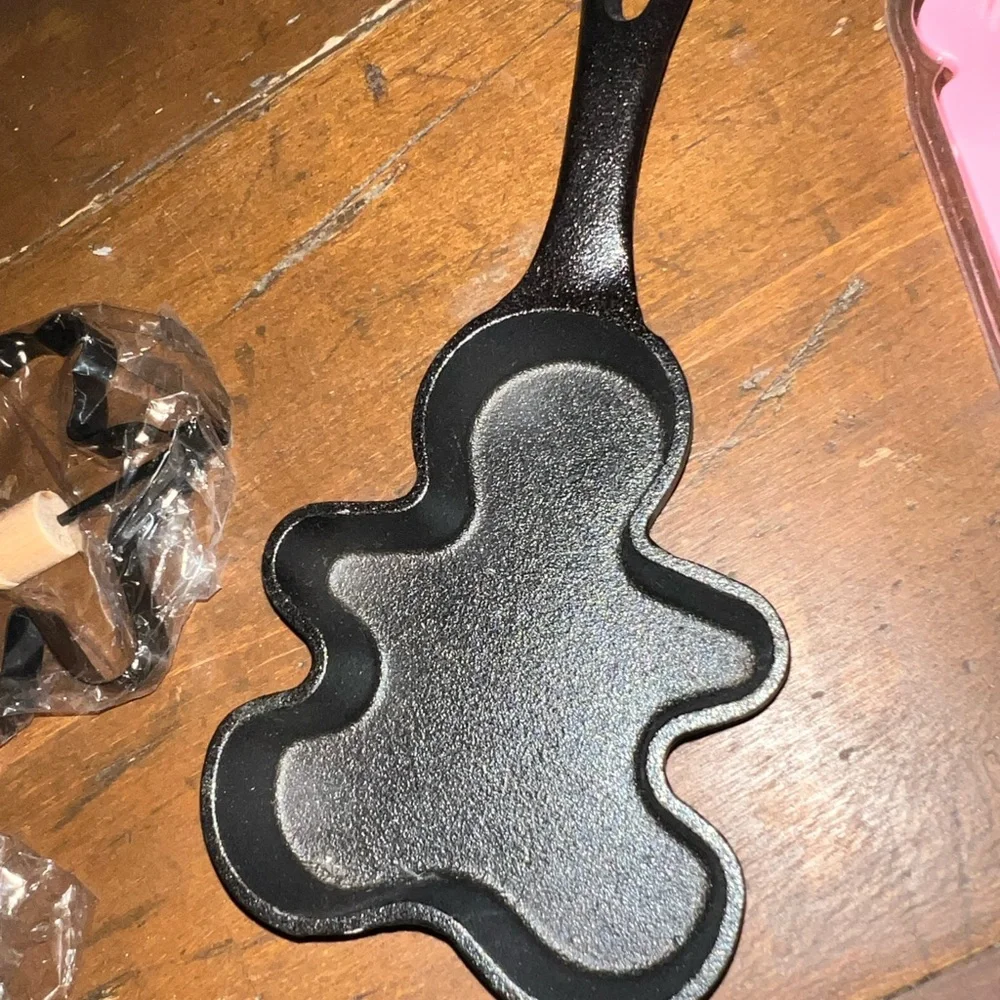 Cast Iron Black Bear Pancake Pan and Pink French Toast Stamp Breakfast Lot